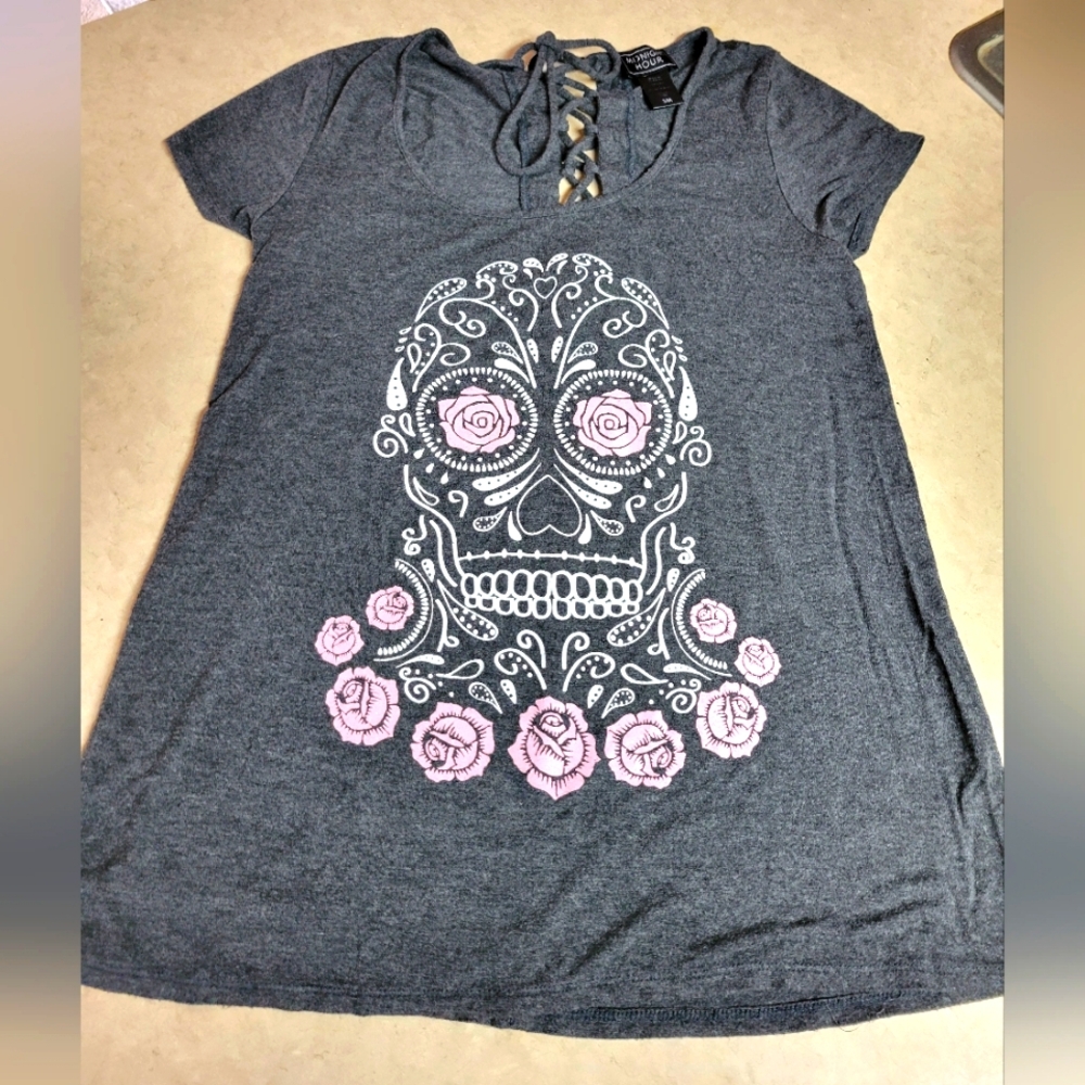 Midnight Hourwomen size small top with a sugar skull